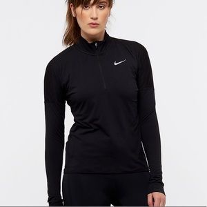 Women’s NIKE half zip small